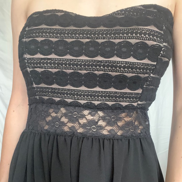Black Dress with Lace Details - Picture 2 of 3
